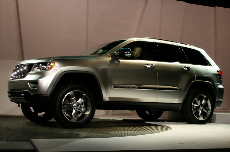 Illustration for article titled 2011 Jeep Grand Cherokee: Mercedes Chassis Meets Hemi Power